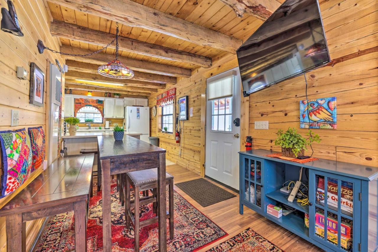 Rustic Duck Creek Village Cabin With Fire Pit! Bagian luar foto