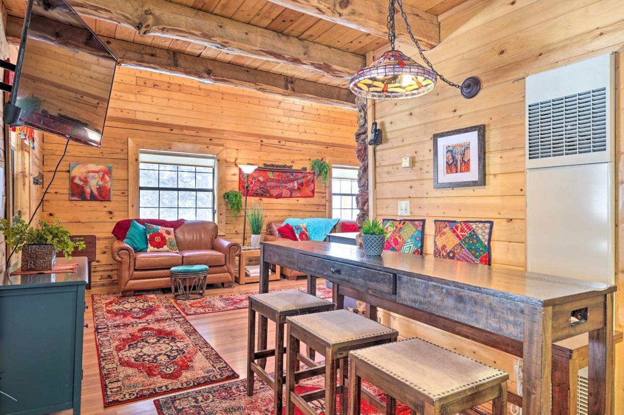 Rustic Duck Creek Village Cabin With Fire Pit! Bagian luar foto