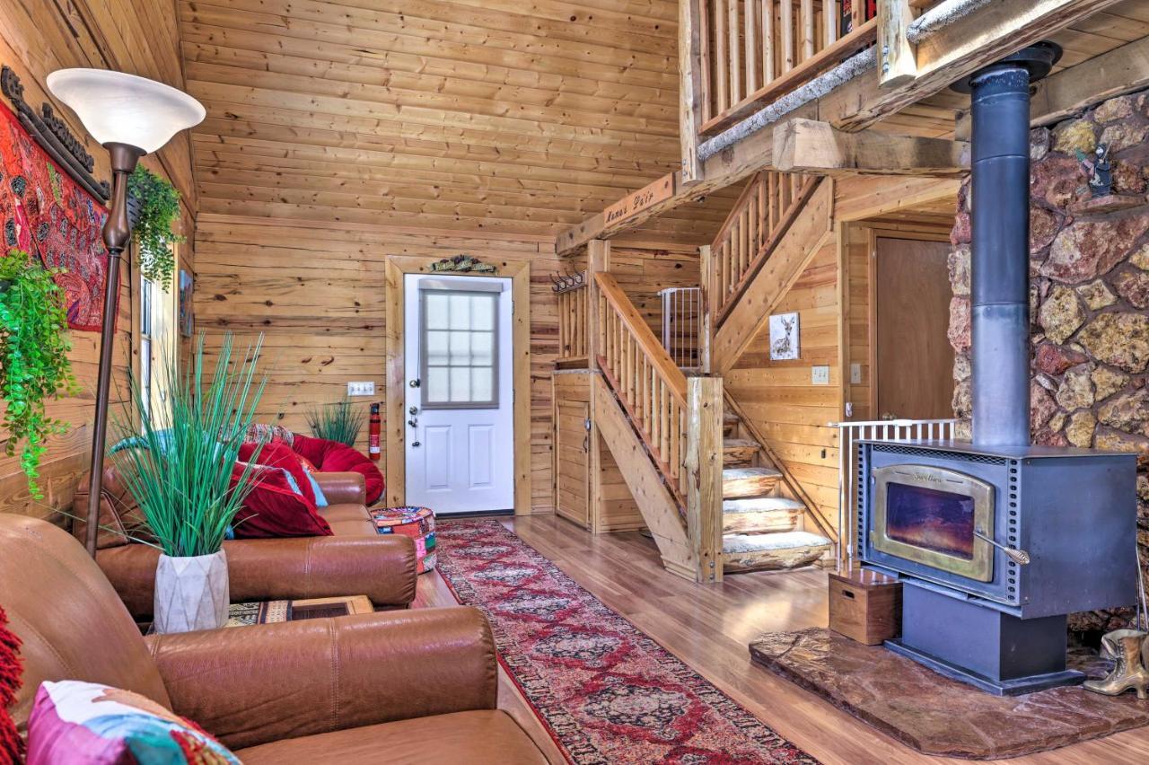 Rustic Duck Creek Village Cabin With Fire Pit! Bagian luar foto