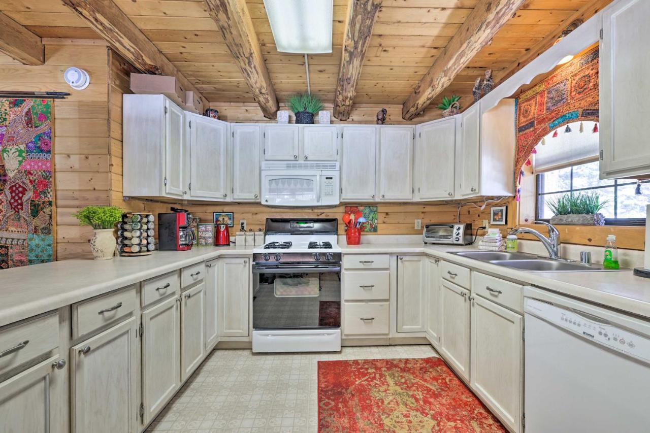 Rustic Duck Creek Village Cabin With Fire Pit! Bagian luar foto