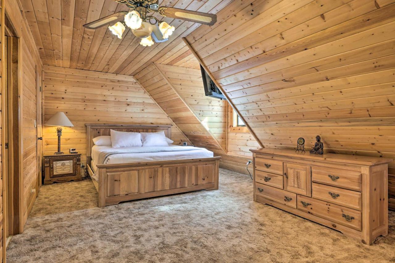 Rustic Duck Creek Village Cabin With Fire Pit! Bagian luar foto
