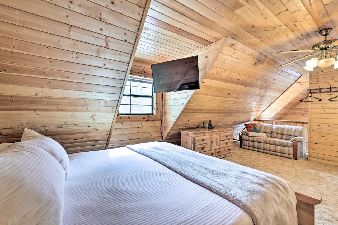 Rustic Duck Creek Village Cabin With Fire Pit! Bagian luar foto