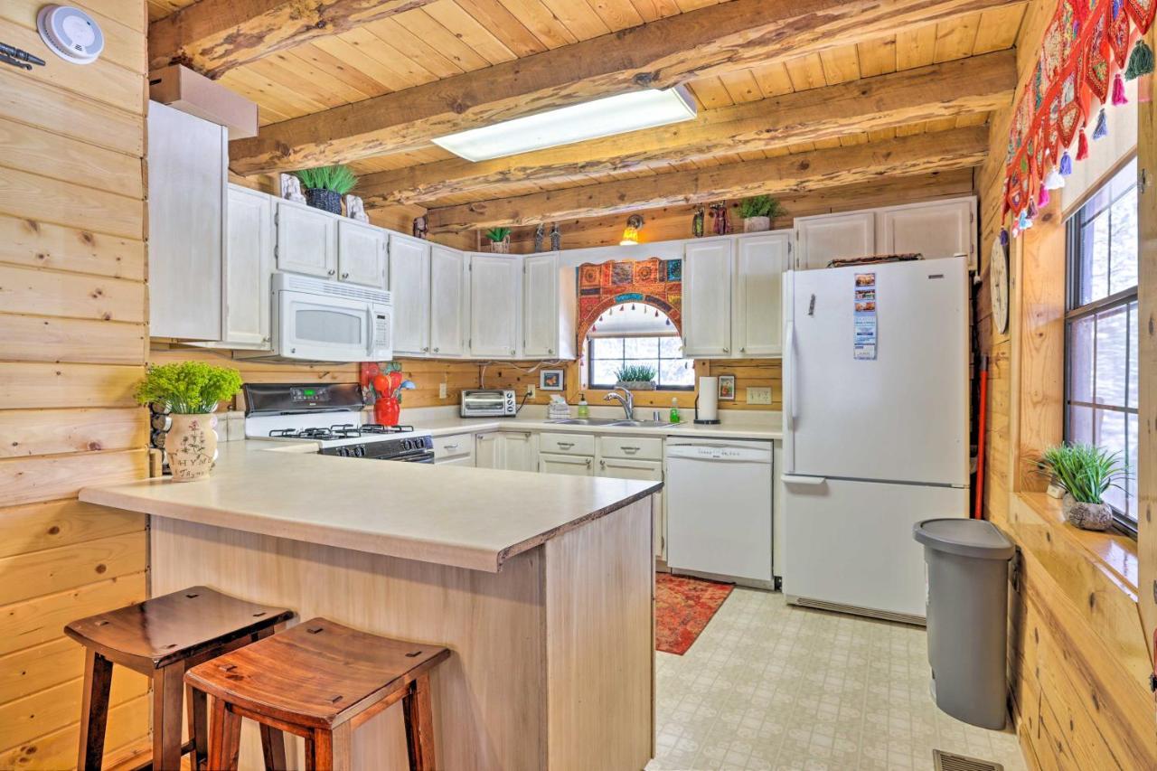 Rustic Duck Creek Village Cabin With Fire Pit! Bagian luar foto