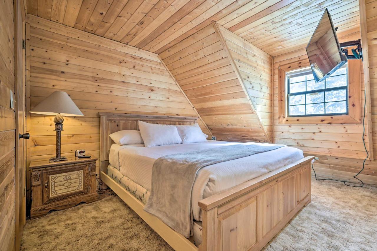 Rustic Duck Creek Village Cabin With Fire Pit! Bagian luar foto